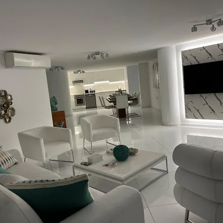 Olympus Penthouse 360 View Διαμέρισμα