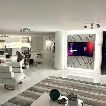 Olympus Penthouse 360 View Apartment Larnaca